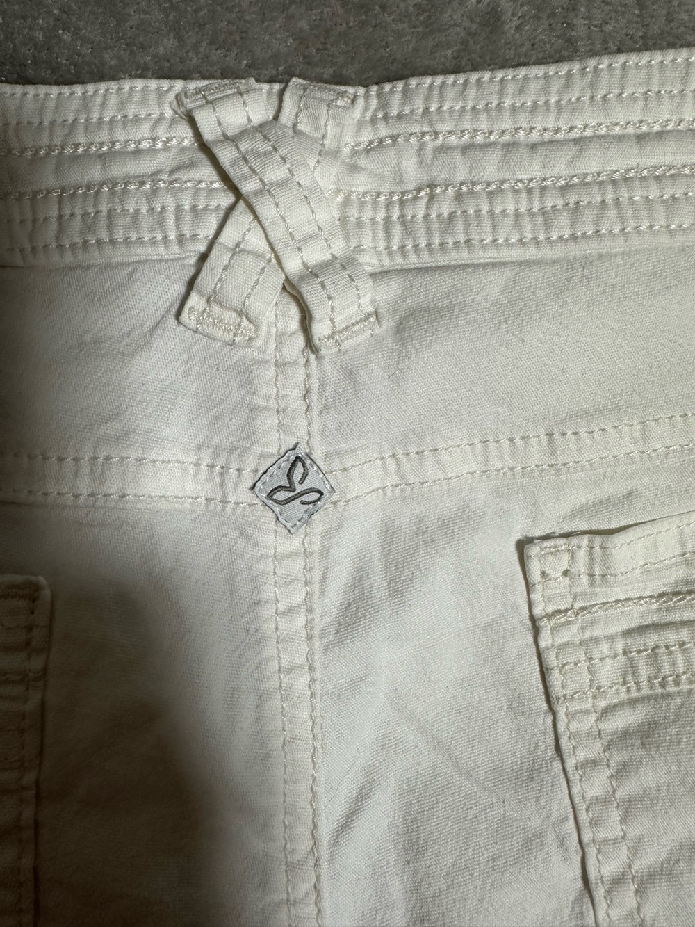 PrAna Elle White Organic Cotton Shorts Inseam 3"~ Size 8 - Picture 5 of 11